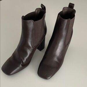Brand New DREAM Pairs Chic and Trendy Brown Leather Ankle Boots
Size 10